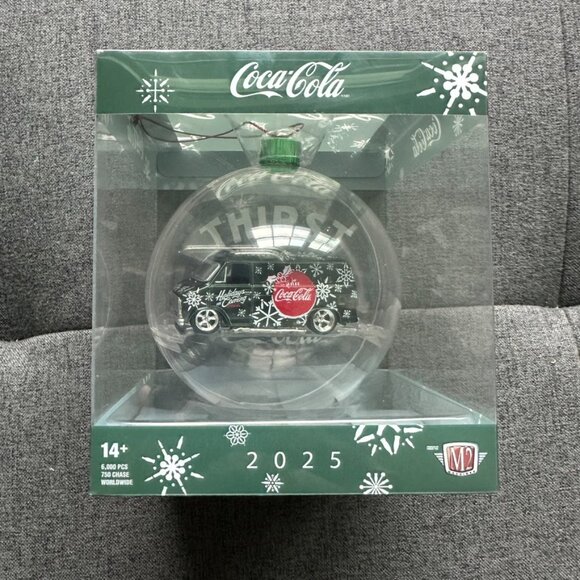 M2 Machines Coca-Cola 1971 Chevrolet Van Ornament 1:64 Holiday Edition - Picture 2 of 6